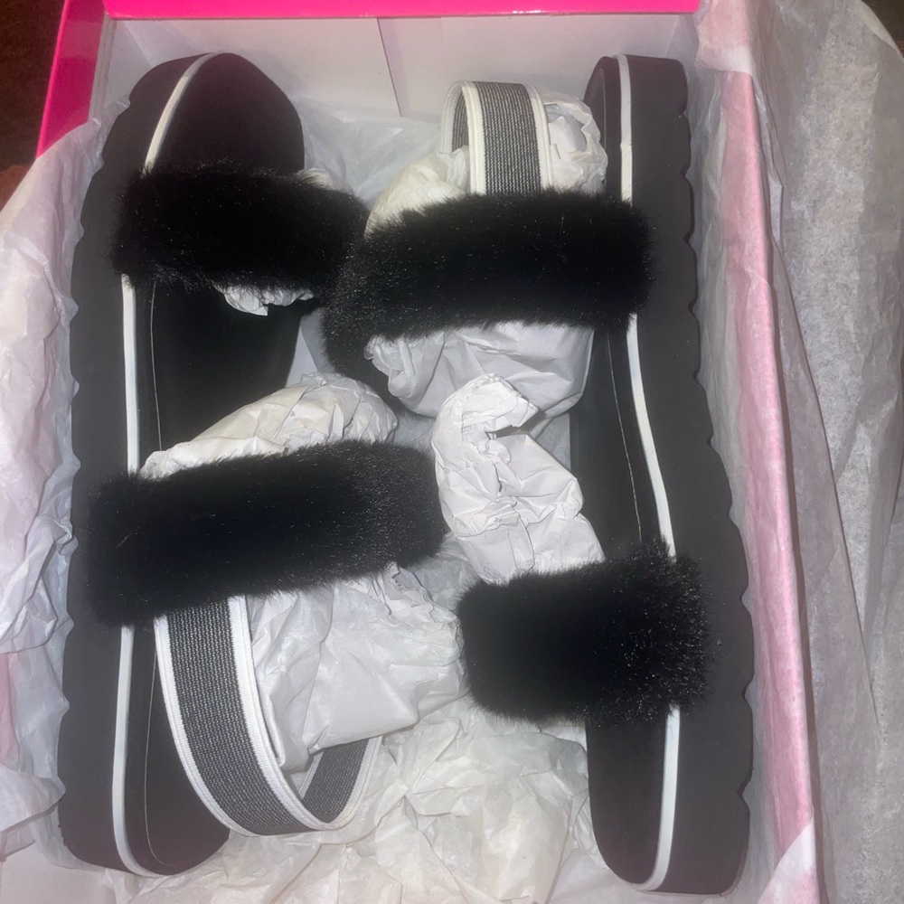 Ladies faux fur sandals black size 9 $25